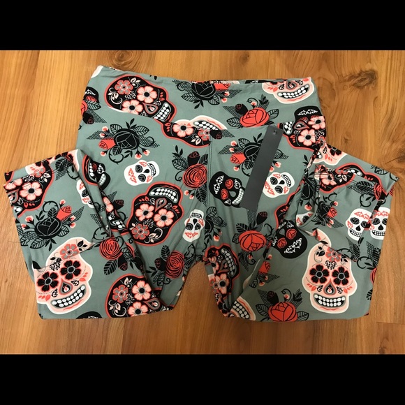 ✨ Host Pick Soft Sugar Skull Leggings - Picture 3 of 8